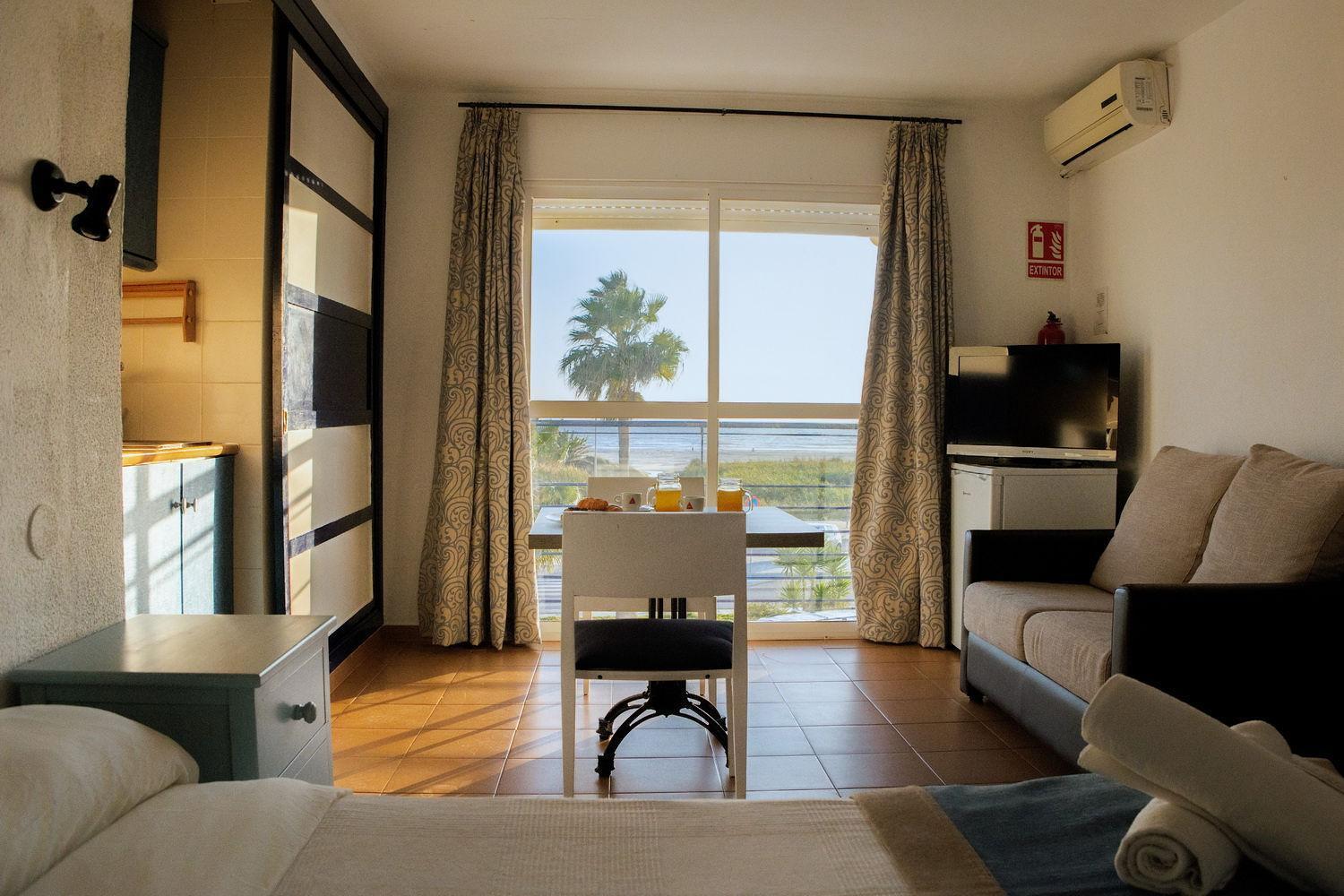 Hotel Playa Conil - Beachfront Studios & Suites Conil De La Frontera Exteriör bild