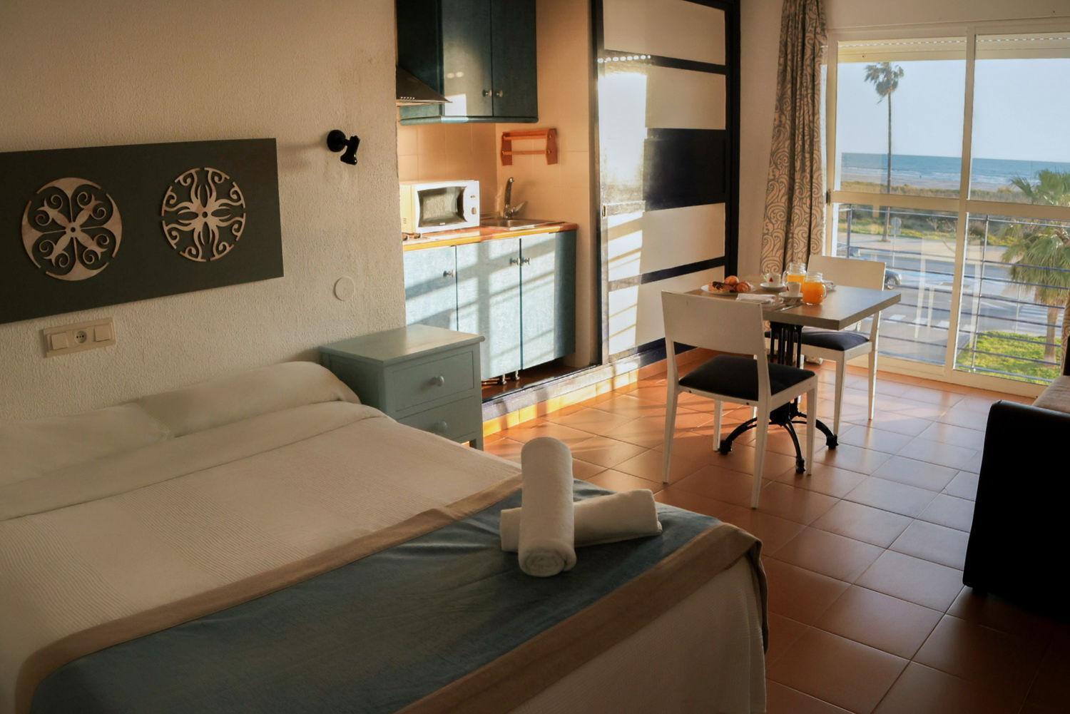 Hotel Playa Conil - Beachfront Studios & Suites Conil De La Frontera Exteriör bild