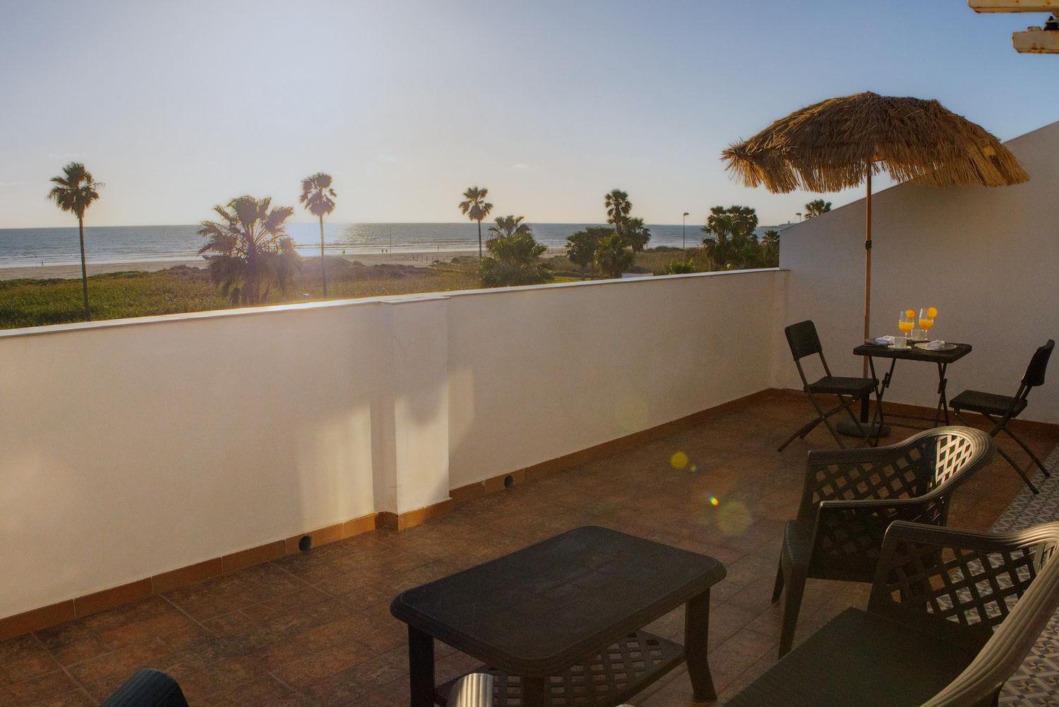 Hotel Playa Conil - Beachfront Studios & Suites Conil De La Frontera Exteriör bild